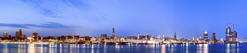 Stadtansicht bei Dämmerung